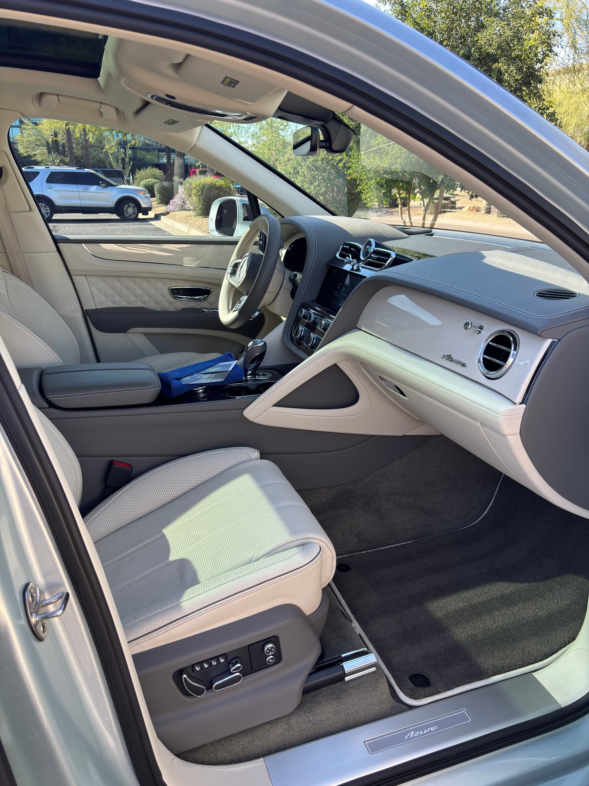 Bentley Bentayga interior detailing